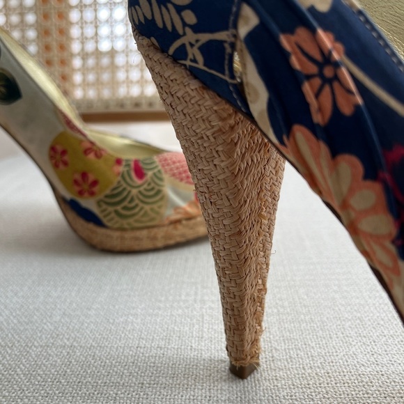 Steve Madden Richhi floral print peep-toe heels | Blue, Cream, Red | Size 8 - Picture 12 of 15